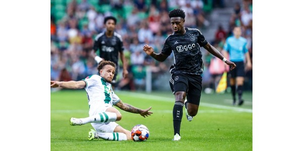 Koncept dizajna gostujućih dresova Ajax Amsterdama za novu sezonu Koncept dizajna gostujućih dresova Ajax Amsterdama za novu sezonu